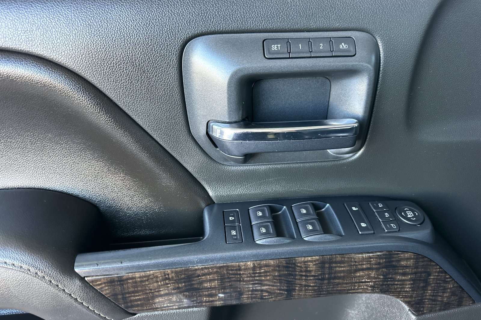Certified 2016 GMC Sierra 3500 Denali w/ Duramax Plus Package RWD image 11