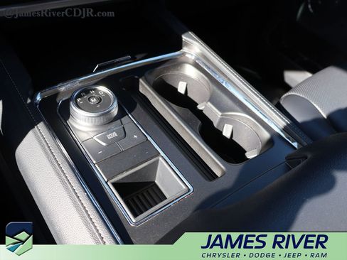 Used 2024 Ford Expedition Max XLT image 39