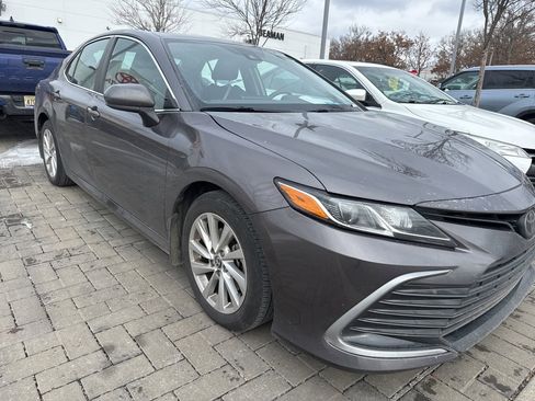 Used 2023 Toyota Camry LE image 3