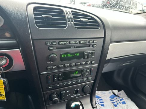 Used 2005 Ford Thunderbird image 40