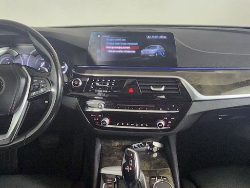 Used 2018 BMW 530e xDrive image 21