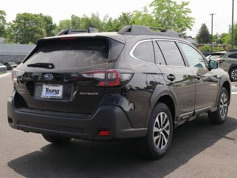 Used 2025 Subaru Outback Premium image 3