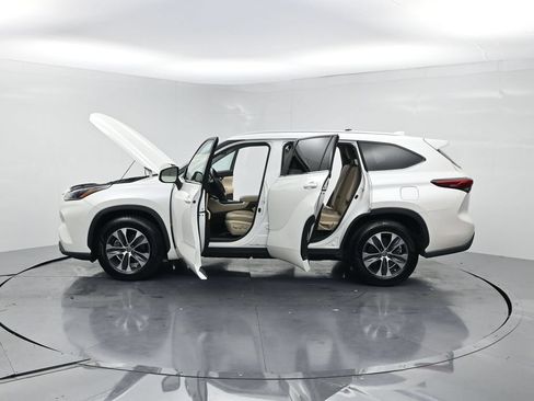 Used 2021 Toyota Highlander XLE FWD image 27