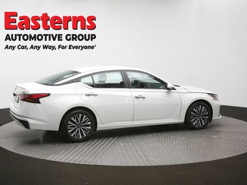 Used 2023 Nissan Altima 2.5 SV FWD image 43
