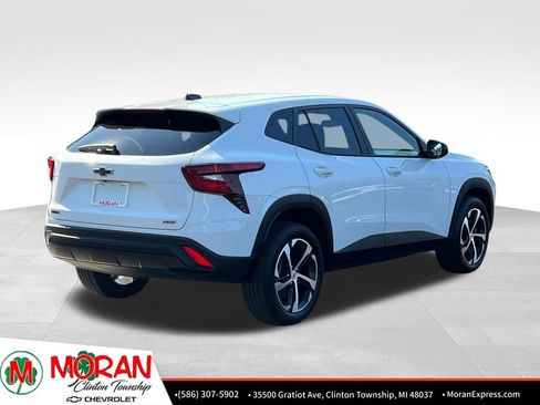 Certified 2024 Chevrolet Trax RS w/ Driver Confidence Package FWD image 5