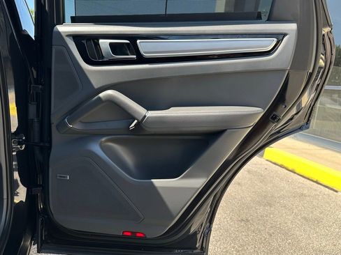 Used 2022 Porsche Cayenne E-Hybrid Coupe image 34