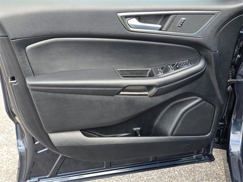 Used 2024 Ford Edge SE w/ Black Appearance Package image 32