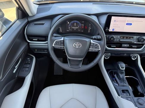 Used 2024 Toyota Grand Highlander FWD image 22
