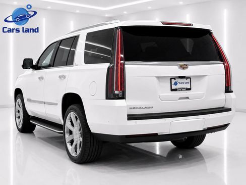 Used 2017 Cadillac Escalade Luxury RWD image 4