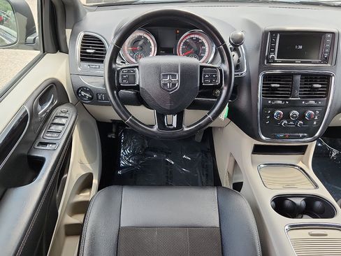 Used 2020 Dodge Grand Caravan SXT FWD image 11