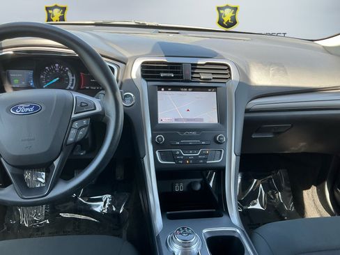 Used 2019 Ford Fusion SE FWD image 13