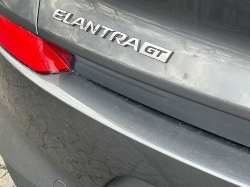 Used 2018 Hyundai Elantra GT image 13
