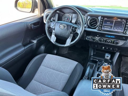 Used 2022 Toyota Tacoma TRD Off-Road AWD/4WD image 15