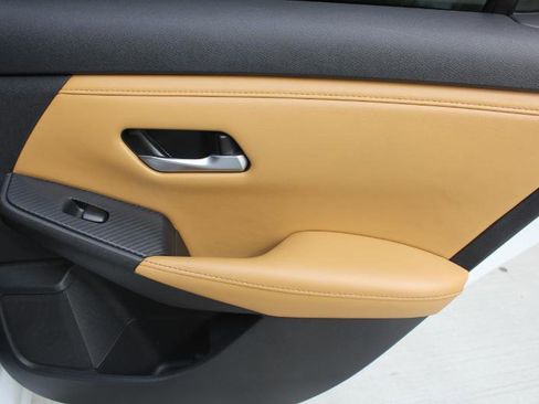 Used 2022 Nissan Sentra SV w/ SV Premium Package image 18