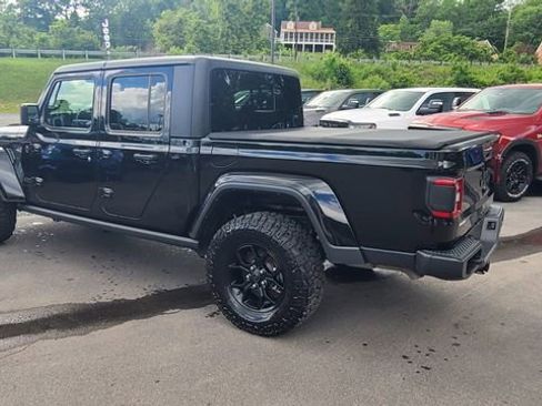 Used 2024 Jeep Gladiator Sport AWD/4WD image 3