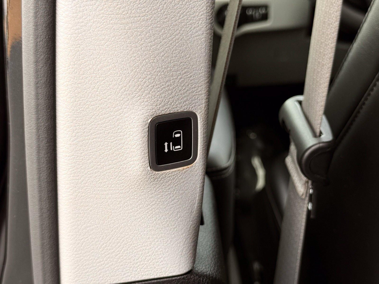 Used 2023 Chrysler Pacifica Touring-L FWD image 23