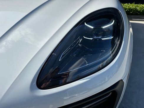 Certified 2023 Porsche Macan image 13