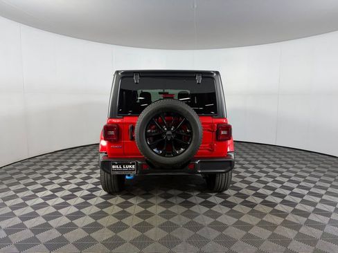 Used 2022 Jeep Wrangler Unlimited Sahara AWD/4WD image 6