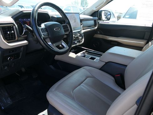 Used 2024 Ford Expedition Limited RWD image 12