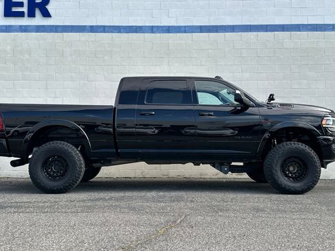 Used 2020 RAM 2500 Laramie w/ Night Edition AWD/4WD image 3