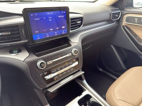 Used 2020 Ford Explorer XLT w/ Equipment Group 202A image 22