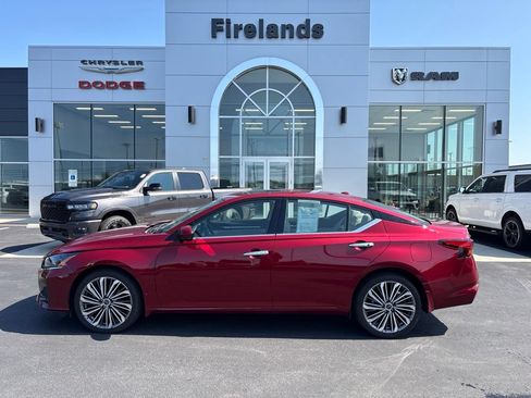 Used 2023 Nissan Altima 2.5 SL AWD/4WD image 2