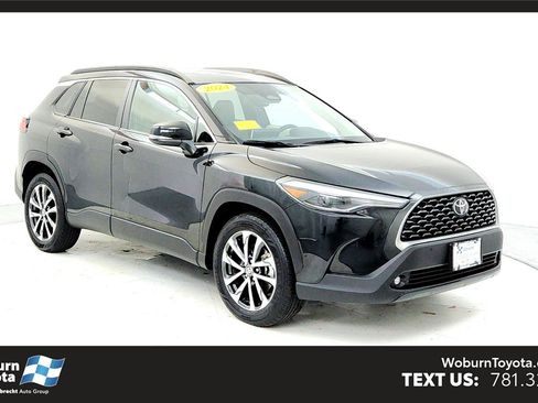 Certified 2024 Toyota Corolla Cross XLE image 1