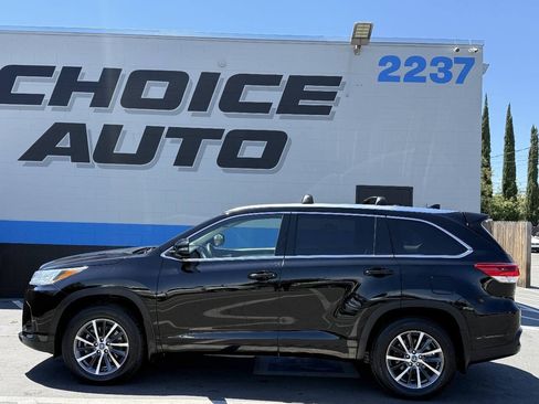 Used 2017 Toyota Highlander XLE AWD/4WD image 24