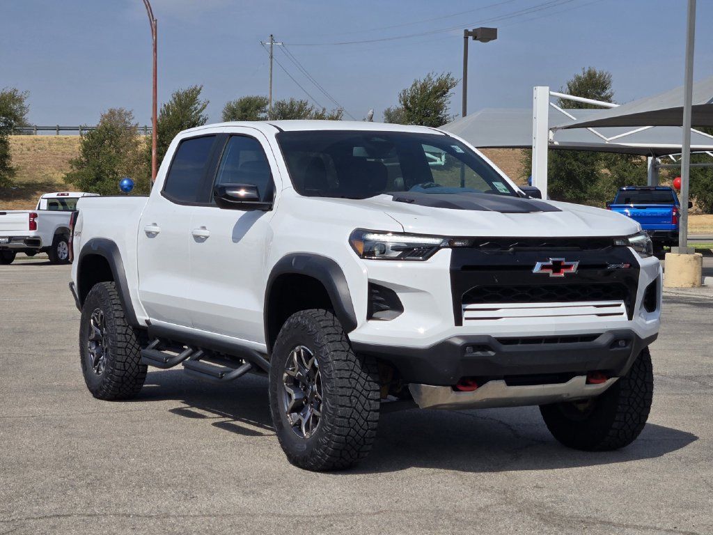 Certified 2025 Chevrolet Colorado ZR2 AWD/4WD image 3