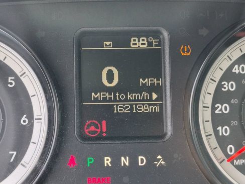 Used 2014 RAM 1500 Express RWD image 32