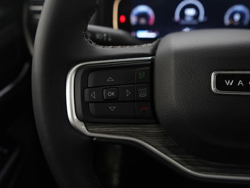 Used 2023 Jeep Wagoneer L Series II w/ Premium Group I image 27