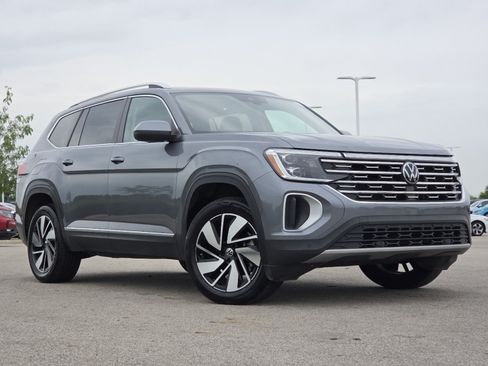 Used 2024 Volkswagen Atlas SEL AWD/4WD image 2