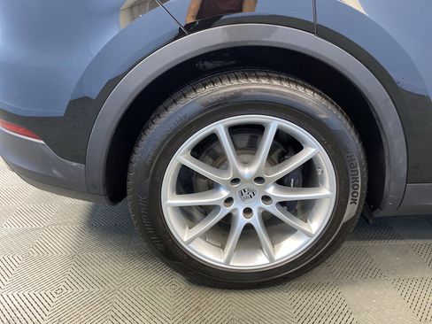 Used 2024 Porsche Cayenne image 39