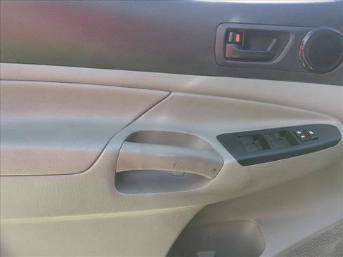 Used 2014 Toyota Tacoma PreRunner w/ Convenience Package RWD image 11
