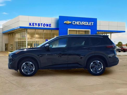 Used 2025 Nissan Rogue SV FWD image 4
