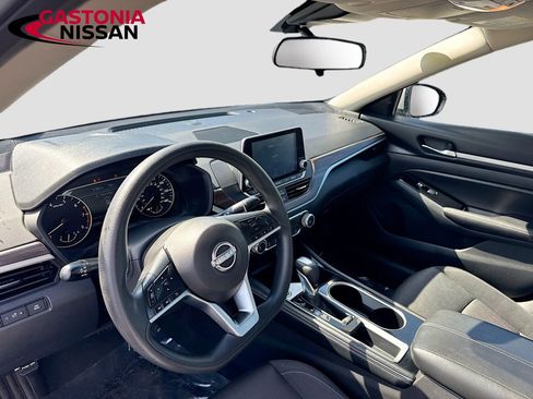 Used 2023 Nissan Altima 2.5 SV image 10