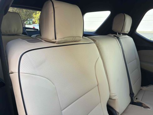 Used 2022 Chevrolet Traverse LS FWD image 50