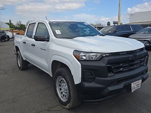 Used 2023 Chevrolet Colorado W/T image 2