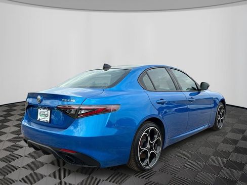 Used 2024 Alfa Romeo Giulia Veloce AWD/4WD image 7