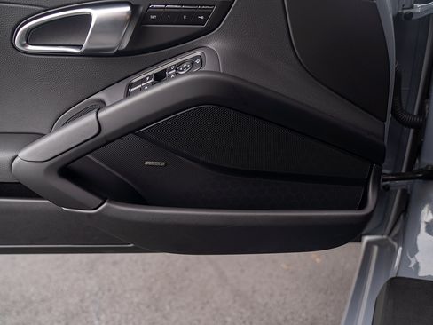 Used 2025 Porsche 718 Cayman RWD image 21