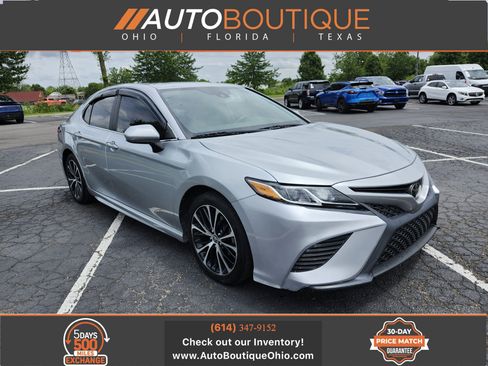 Used 2020 Toyota Camry SE FWD image 1