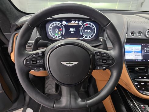 Used 2023 Aston Martin DBX image 11