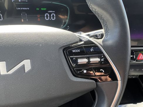 Certified 2023 Kia Niro EX Touring image 28