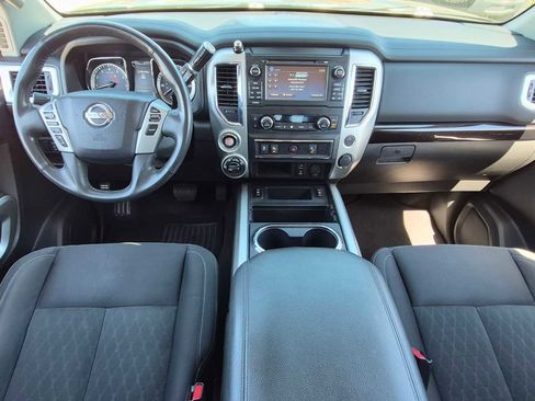 Used 2018 Nissan Titan SV w/ SV Convenience Package AWD/4WD image 19