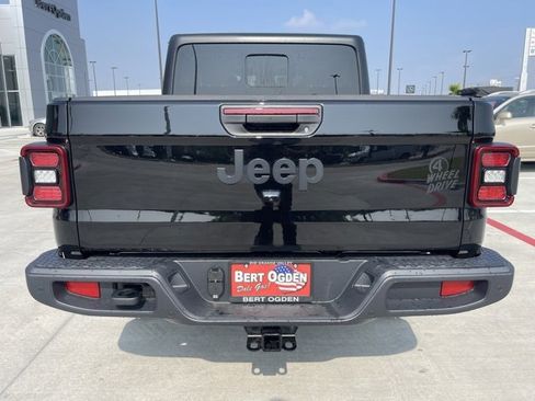 New 2025 Jeep Gladiator Willys image 6