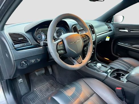 Used 2022 Chrysler 300 S RWD image 9