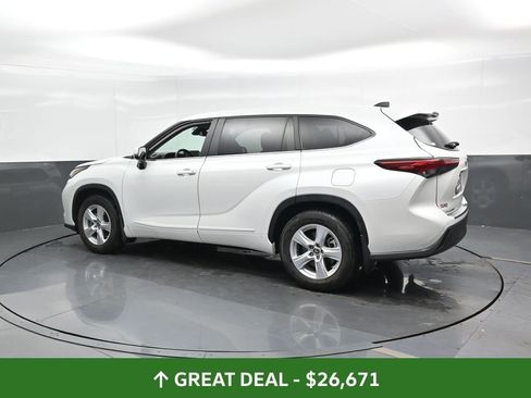 Used 2023 Toyota Highlander LE image 12