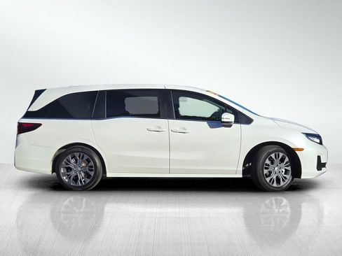 Used 2025 Honda Odyssey Touring image 3