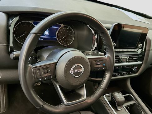 Used 2024 Nissan Pathfinder SV image 18