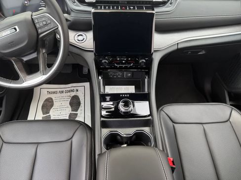 New 2025 Jeep Grand Cherokee L Limited w/ Luxury Tech Group II AWD/4WD image 11